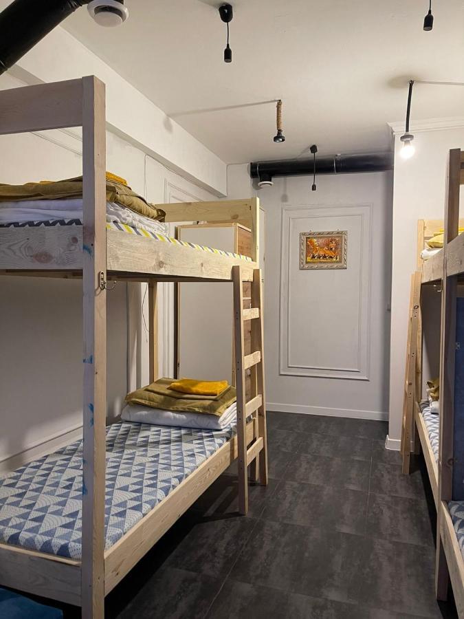 Hostel Del Luna อัลมาตี ภายนอก รูปภาพ