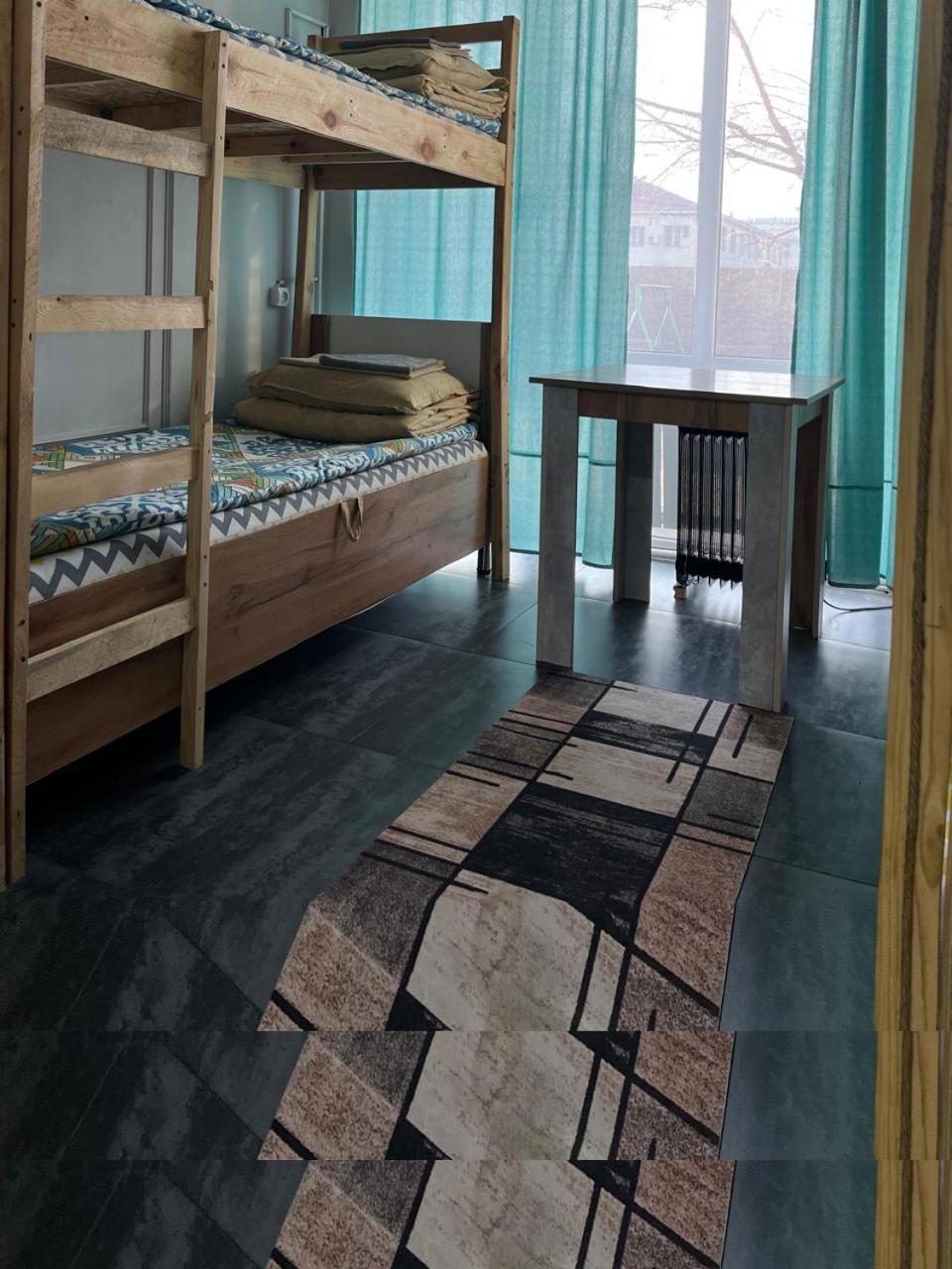 Hostel Del Luna อัลมาตี ภายนอก รูปภาพ