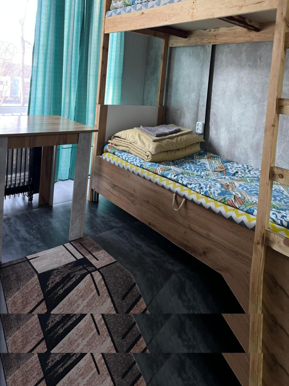 Hostel Del Luna อัลมาตี ภายนอก รูปภาพ