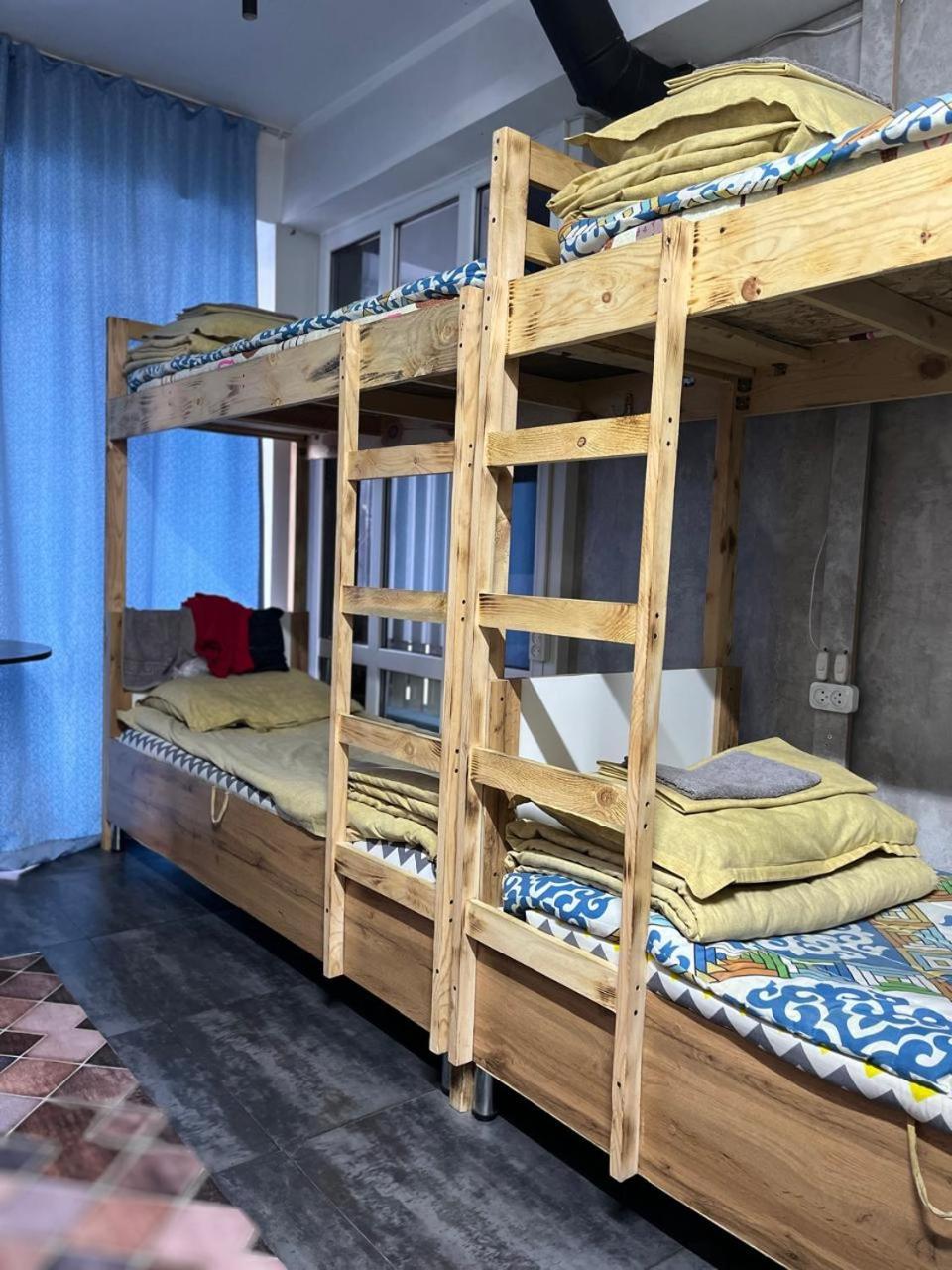 Hostel Del Luna อัลมาตี ภายนอก รูปภาพ