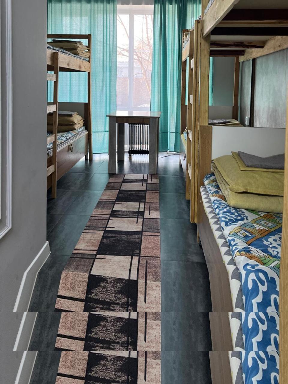 Hostel Del Luna อัลมาตี ภายนอก รูปภาพ