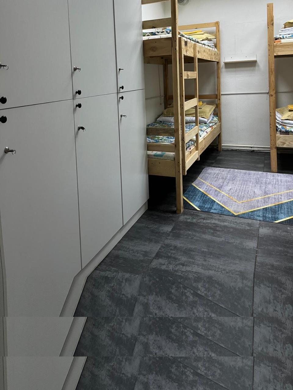 Hostel Del Luna อัลมาตี ภายนอก รูปภาพ