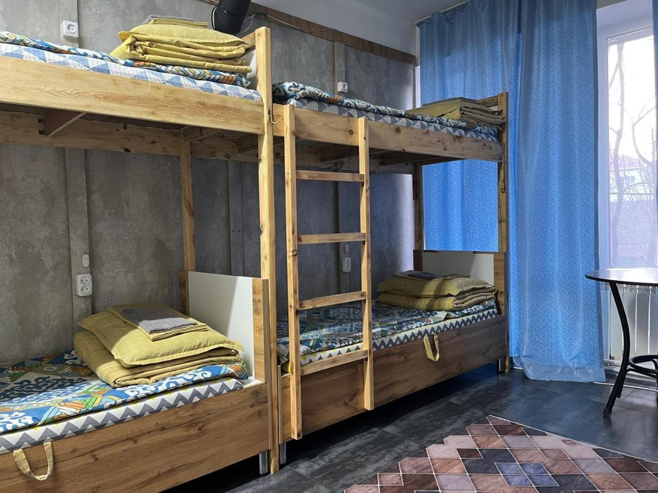 Hostel Del Luna อัลมาตี ภายนอก รูปภาพ
